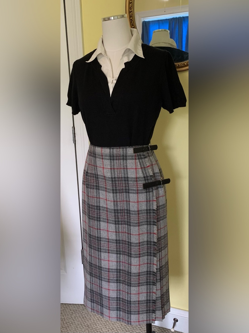 VTG NWOT Gray Black Red Plaid Kilt Midi Skirt w Buckle Knit Top S SeparatesSet